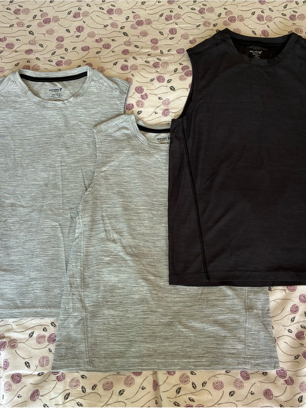 3x Old Navy Active boys tank tops. S/6-7